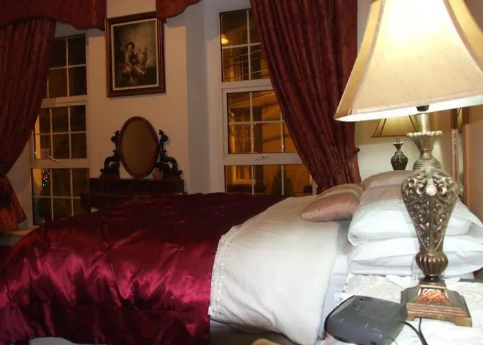 Bed & Breakfast The Blue Door 2*