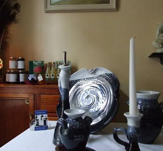 Bed & Breakfast The Blue Door 2*